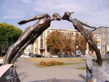 Удивительные памятники России