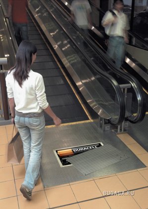 Креативная реклама на эскалаторах
