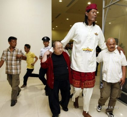 Suparwono - высокий человек из Индонезии Suparwono - высокий человек из Индонезии