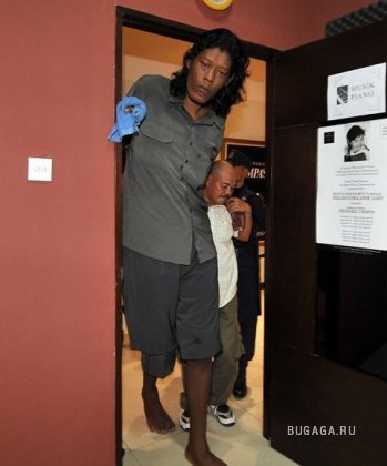 Suparwono - высокий человек из Индонезии Suparwono - высокий человек из Индонезии