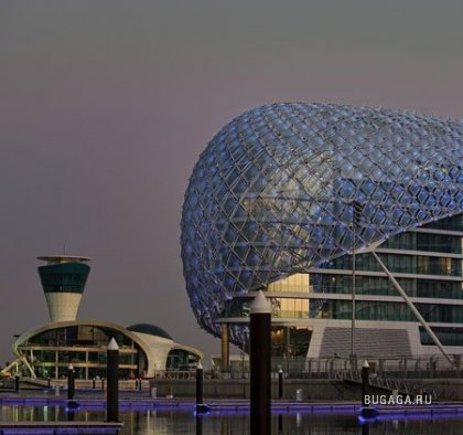 Отель "Yas" в Абу-Даби