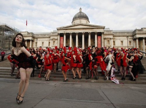 Танцы бурлеск в самом центре Лондона