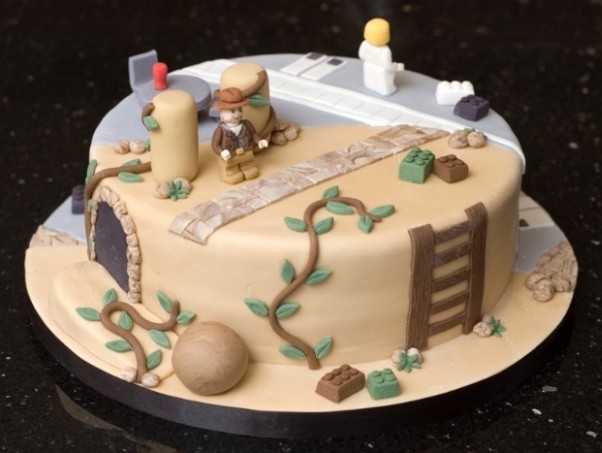 1297293643_indiana-jones-star-wars-cake-design.jpg
