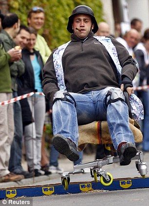 Гонки на офисных креслах Гонки на офисных креслах