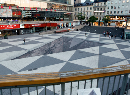 3-D яма в центре торговой площади