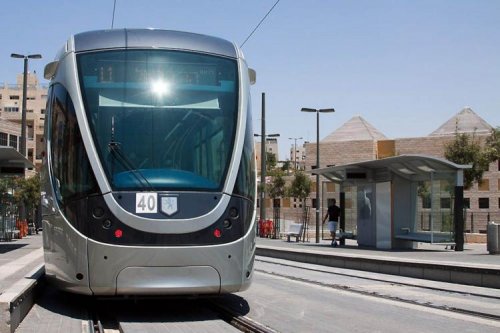 Ожидаемый трамвай в Иерусалиме