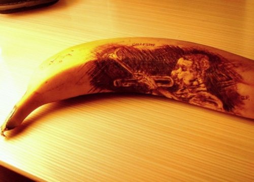 Рисунки на банане