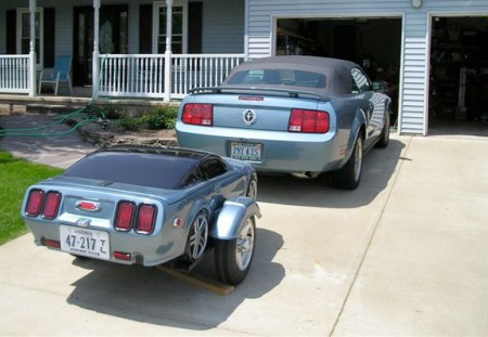 Авто-прицепы в виде миниатюрных автомобилей Авто-прицепы в виде миниатюрных автомобилей