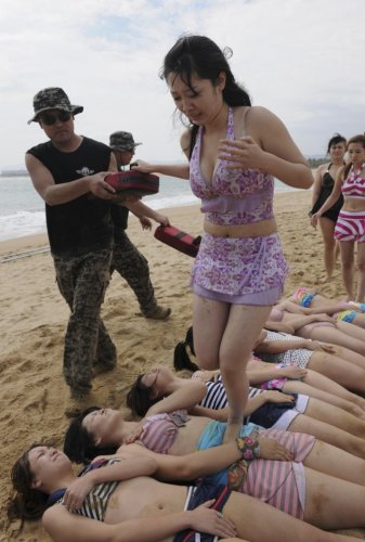 Курсы подготовки девушек-телохранителей в Китае