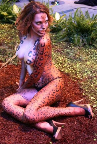 Девушка-леопард
