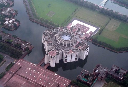 20 самых красивых замков на воде