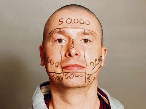 Парень сдает лицо в аренду