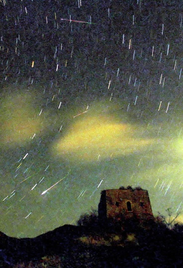 Удивительные метеоритные ливни Удивительные метеоритные ливни