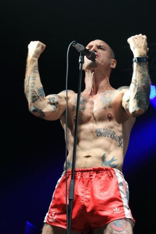 Узнаете знаменитость? Узнаете знаменитость?