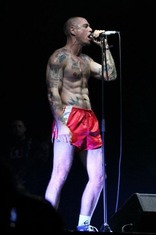 Узнаете знаменитость? Узнаете знаменитость?