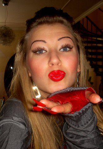 "Гламурные" девушки из социальных сетей