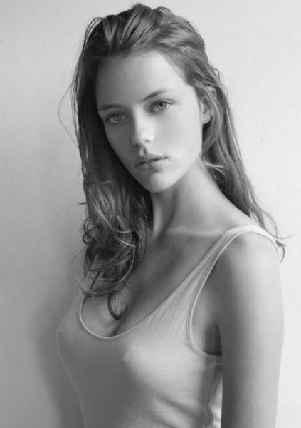 Девушки без лифчиков (20 фото) Девушки без лифчиков (20 фото)