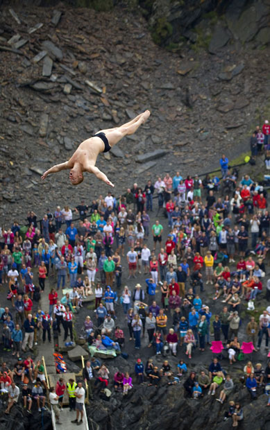Соревнования по экстремальным прыжкам Red Bull Cliff Diving 2012