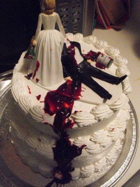 10 прикольных свадебных тортов на зомби-тематику