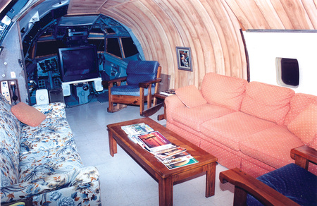 10 прикольных домов, сделанных из транспортных средств