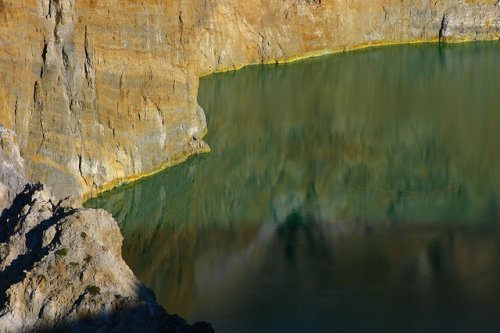 http://www.bugaga.ru/uploads/posts/2012-11/thumbs/1352300038_kelimuturu-3coloured-lake-in-indonesia-13.jpg