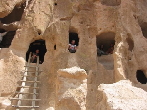 10 Невероятных мест, высеченных в скалах