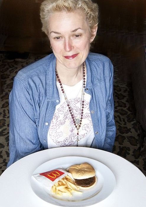 979-дневный проект Happy Meal художницы Салли Дайвиз (21 фото)