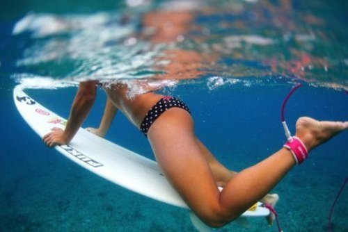 Девушки-серфингистки (34 фото)