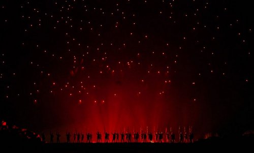 Разноцветные огни световых шоу 2012-го года