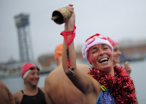 В Барселоне состоялся ежегодный рождественский заплыв "Кубок Надаля"