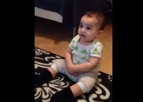 7-мимесячный малыш забавно танцует под Gangnam Style