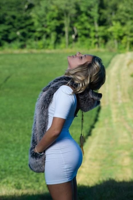 Стройные девушки в обтягивающих мини-платьях (36 фото) Стройные девушки в обтягивающих мини-платьях (36 фото)