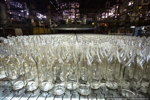 Процесс производства стеклянных бутылок (26 фото + видео)
