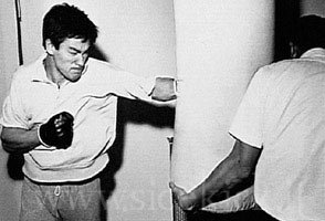 Топ-10 признаков того, что Брюс Ли был суперчеловеком Топ-10 признаков того, что Брюс Ли был суперчеловеком