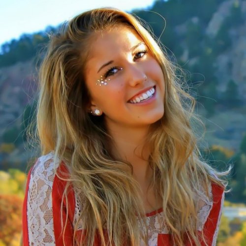 Симпатичные девушки из соцсетей (26 фото)