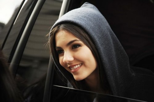 Симпатичные девушки из соцсетей (26 фото)