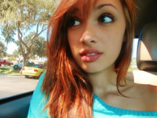 Симпатичные девушки из соцсетей (26 фото)