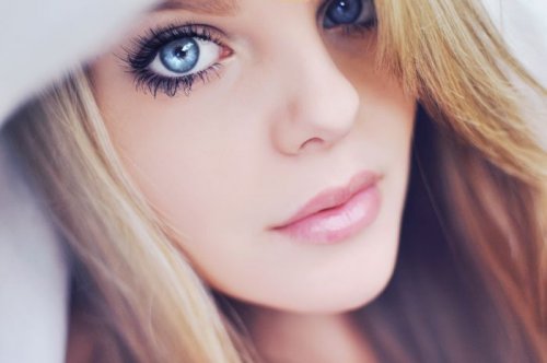 Симпатичные девушки из соцсетей (26 фото)