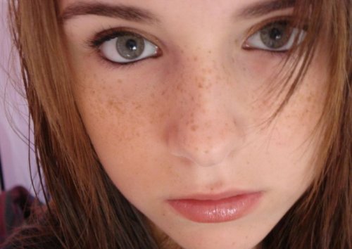 Симпатичные девушки из соцсетей (26 фото)