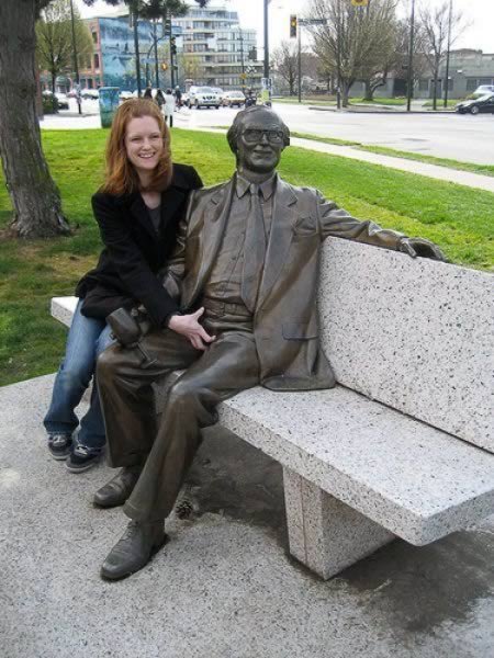 Прикольные фотографии с памятниками (13 шт) Прикольные фотографии с памятниками (13 шт)