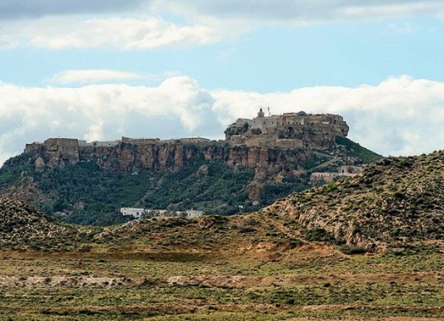 15 Прекрасных городов и деревень на вершинах холмов