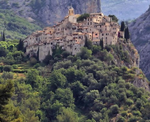 15 Прекрасных городов и деревень на вершинах холмов