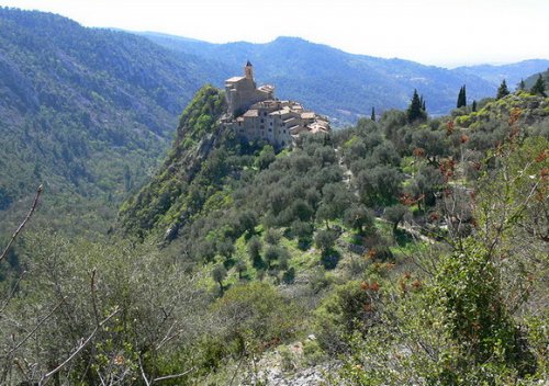 15 Прекрасных городов и деревень на вершинах холмов