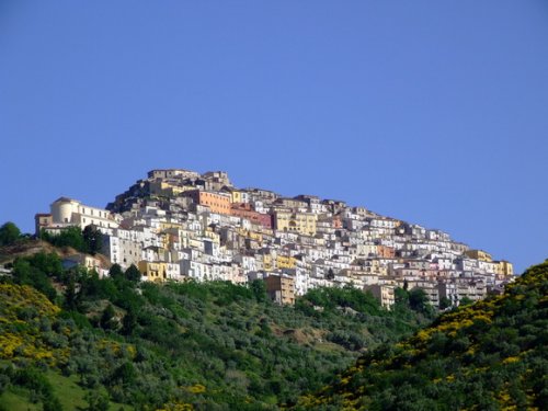 15 Прекрасных городов и деревень на вершинах холмов