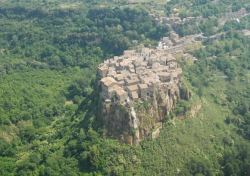 15 Прекрасных городов и деревень на вершинах холмов