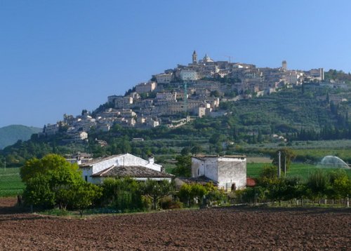 15 Прекрасных городов и деревень на вершинах холмов