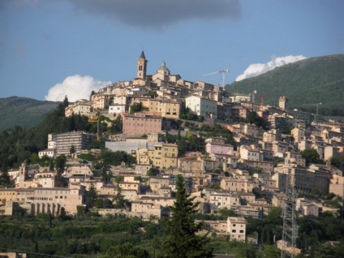 15 Прекрасных городов и деревень на вершинах холмов