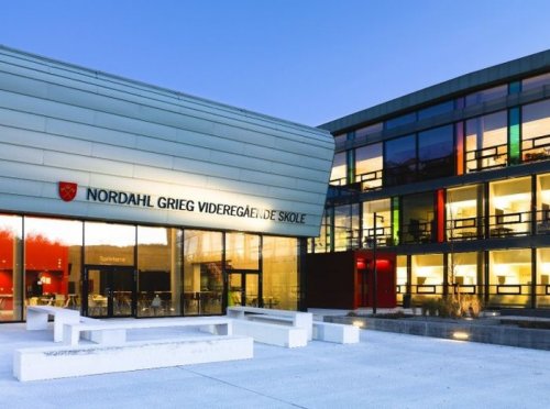 Высшая школа имени Нордала Грига в Норвегии (15 фото)