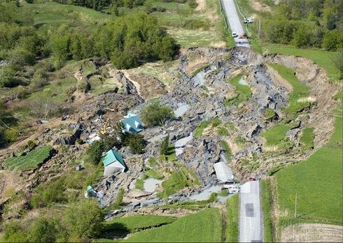 Топ-10: Самые ужасные провалы грунта Топ-10: Самые ужасные провалы грунта