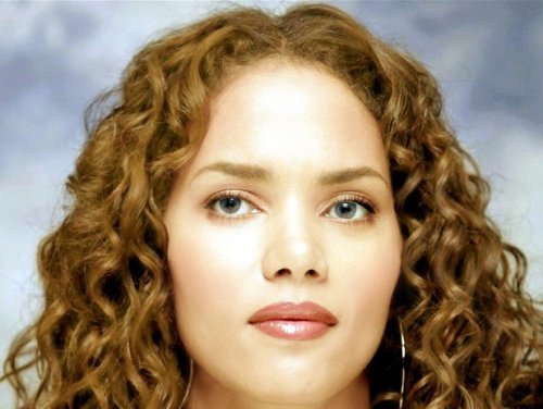 Если бы знаменитости были другой расы (16 фото)